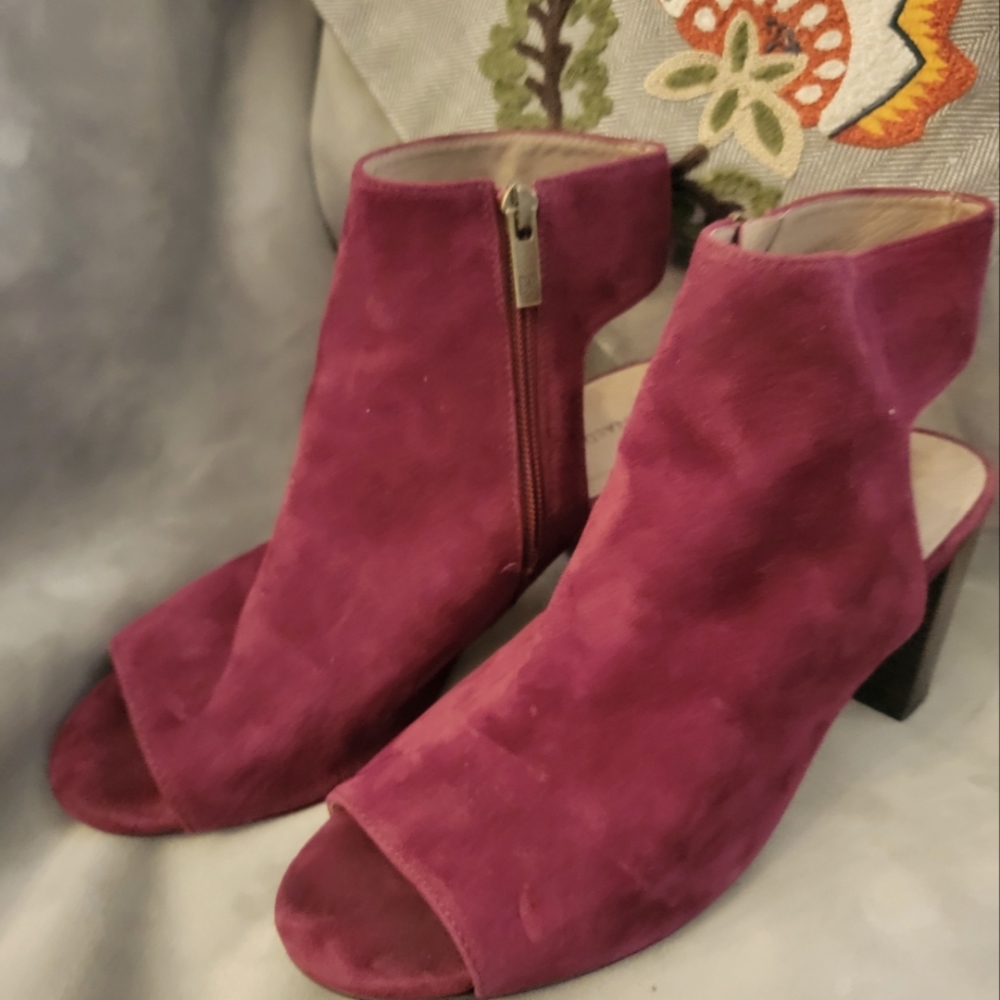 Donald9 Pliner 9.5M Berry Suede Sling Block Heels